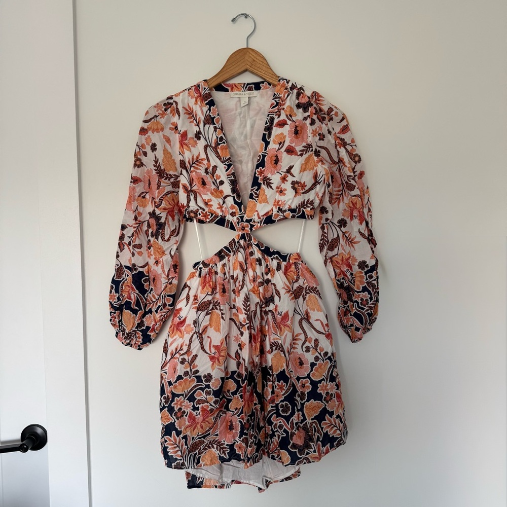Chelsea & Violet Floral Cut-Out Mini Dress 💛